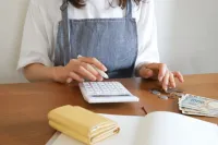 まず見直したい固定費5つ【通信費・保険・サブスクなど】